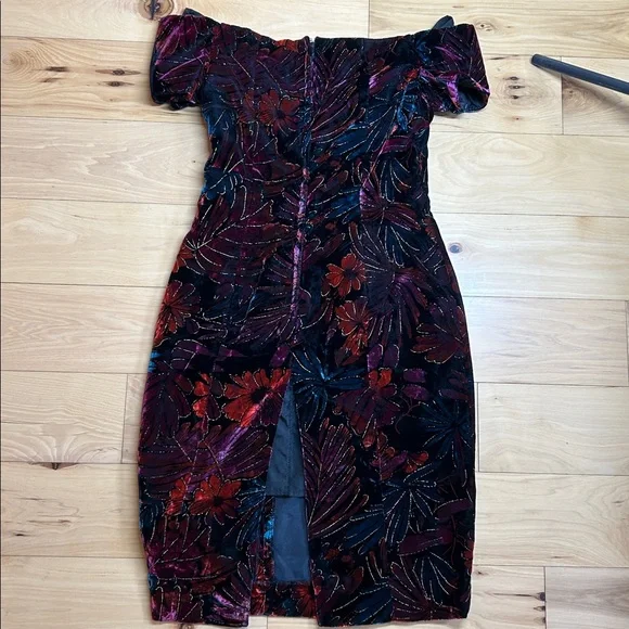 TC Petites Vintage Floral Velvet Off-Shoulder Dress | Size 6 - Picture 6 of 11